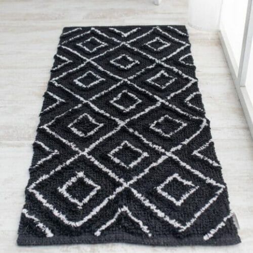 שטיח אמבטיה הנדה שחור לבן